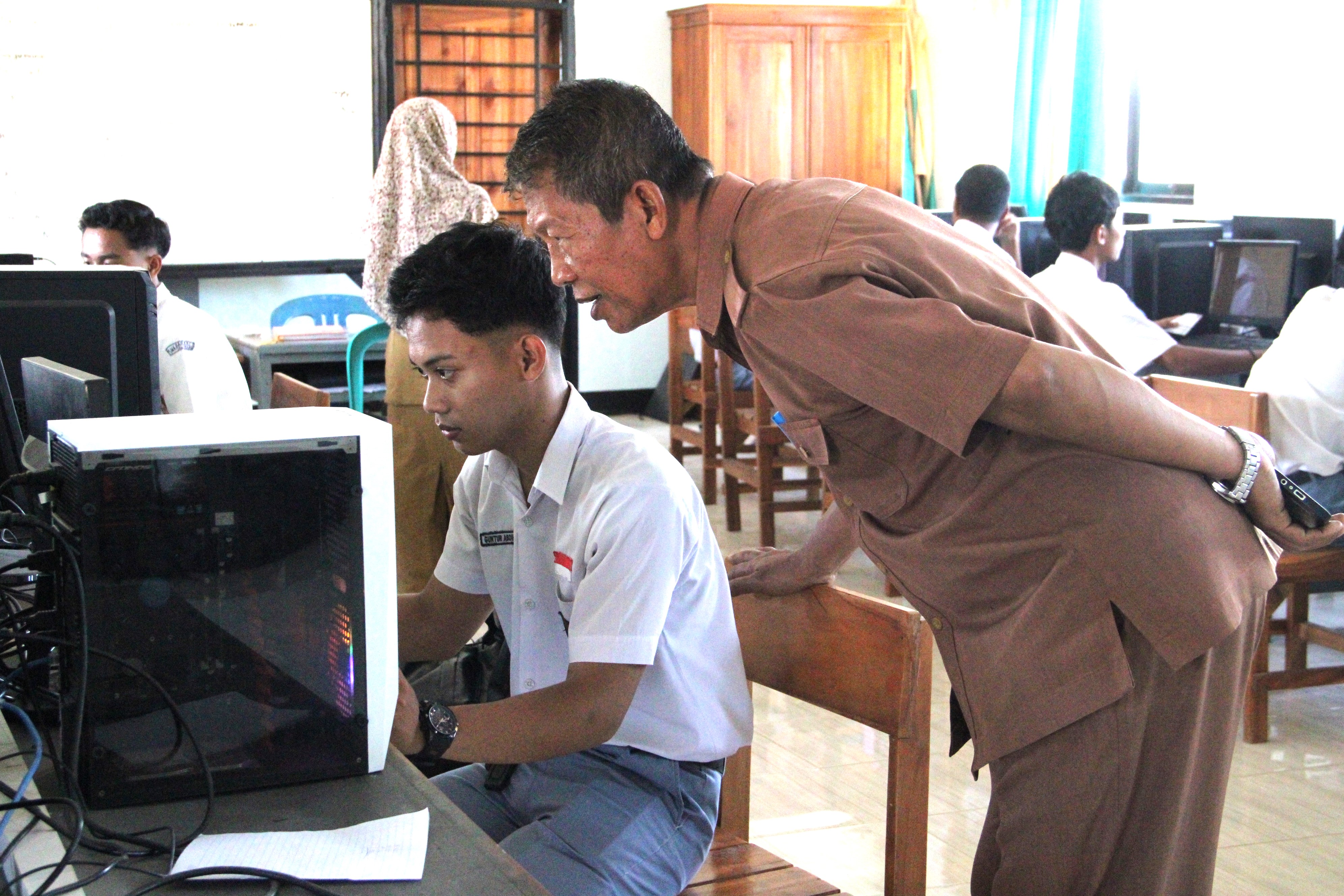 Pastikan Kesiapan Infrastruktur Ujian, Kepala SMKN 1 Taliwang Pantau Langsung Gladi Bersih TKA Tahun 2026